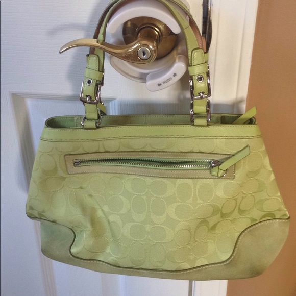 Pale green medium size coach purse - Picture 7 of 8